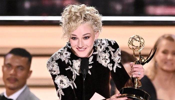 emmy 2022 Julia Garner.jpg (68 KB)