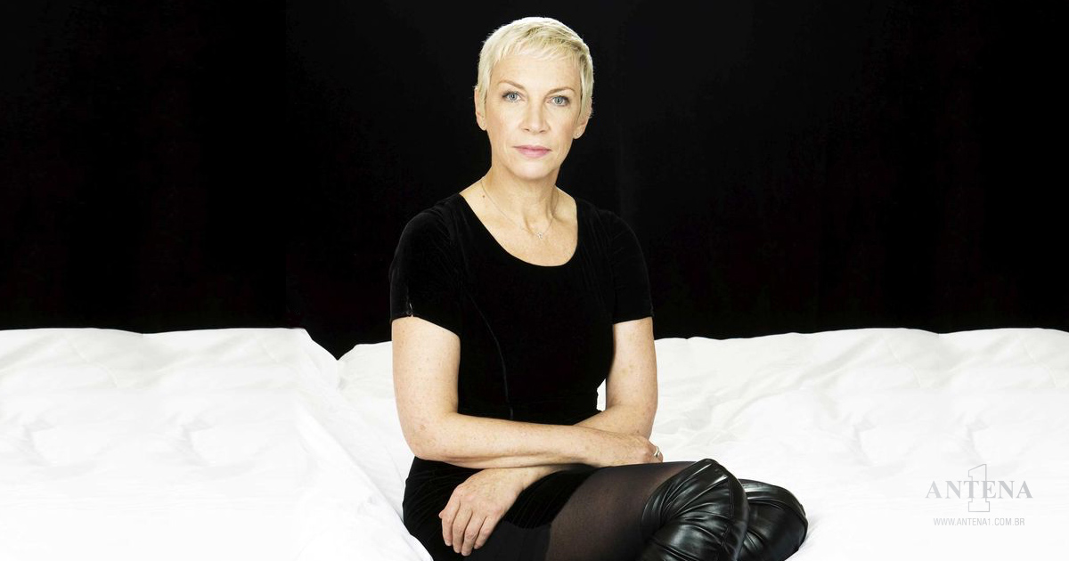 annie-lennox.jpg (161 KB)